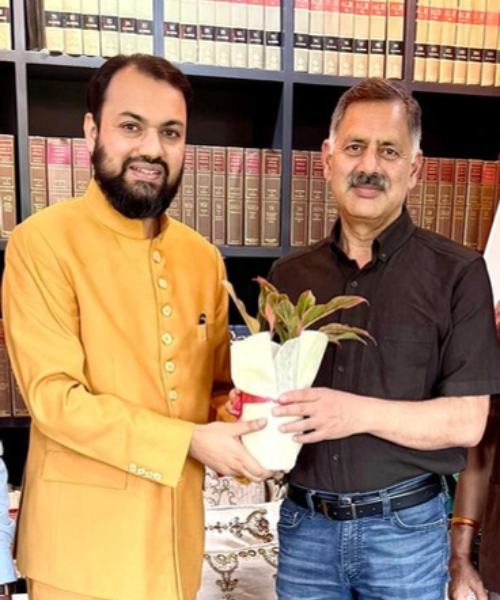 Shri Rajesh Dharmani with Dr. Karan Garg during a TLGS interaction on Himachal Pradesh government policies