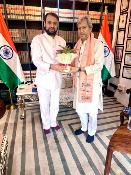 Shri Tirath Singh Rawat with Dr. Karan Garg during a TLGS interaction on national policies