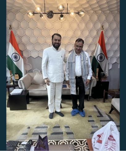 Shri Anuj Kumar Goyal with Dr. Karan Garg during a TLGS interaction