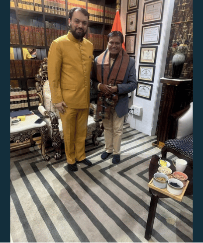 Mr. Raghubir Goyal with Dr. Karan Garg during a TLGS interaction