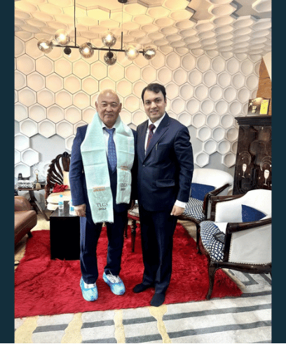 Mr. Kubanychbek Myrzabek uulu Jumaliyev with Dr. Karan Garg during a TLGS interaction