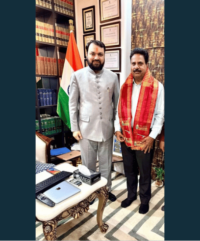 Shri Suresh Chandra with Dr. Karan Garg during a TLGS interaction