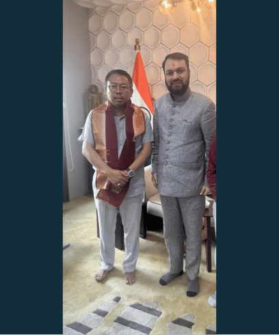 Shri Thokchom Satyabrata Singh with Dr. Karan Garg during a TLGS interaction