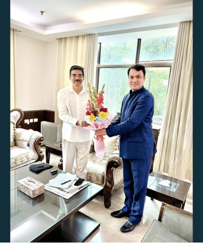 Dr. Hari Babu Kambhampati with Dr. Karan Garg during a TLGS interaction