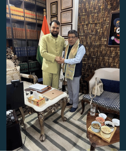 Dr. Rajiv Narang with Dr. Karan Garg during a TLGS interaction